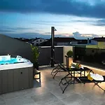 88 - Rooftop Jacuzzi & Terrace Appartamento *