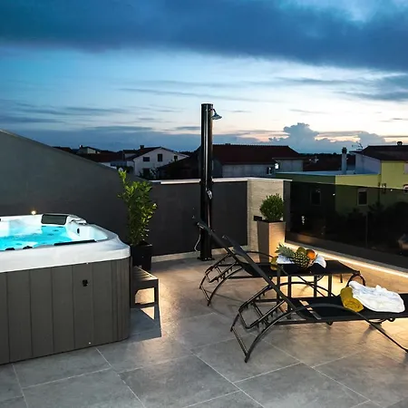 88 - Rooftop Jacuzzi & Terrace Apartament *