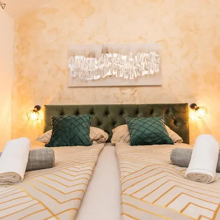 88 - Rooftop Jacuzzi & Terrace Apartman