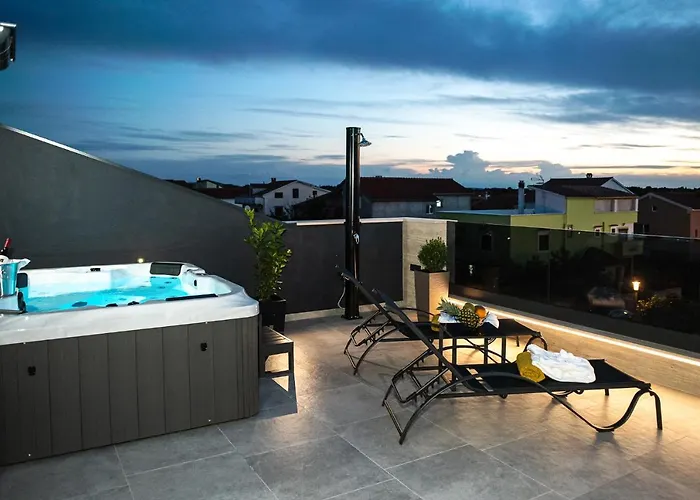 88 - Rooftop Jacuzzi & Terrace Apartman *