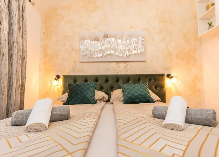 88 - Rooftop Jacuzzi & Terrace Apartman