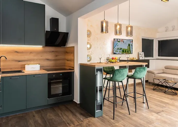 88 - Rooftop Jacuzzi & Terrace Апартаменты *