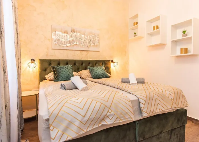 88 - Rooftop Jacuzzi & Terrace * Задар