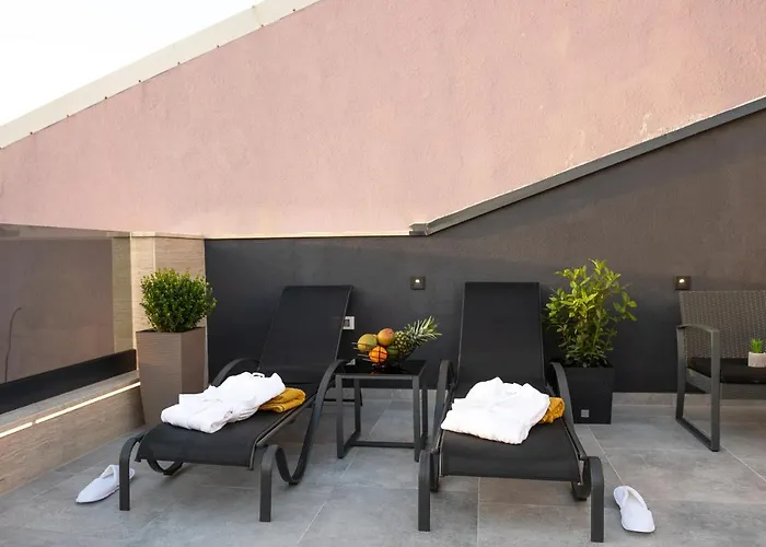 88 - Rooftop Jacuzzi & Terrace Апартаменты