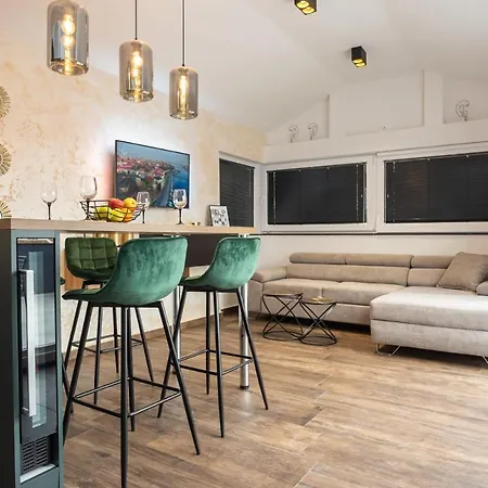88 - Rooftop Jacuzzi & Terrace Apartament