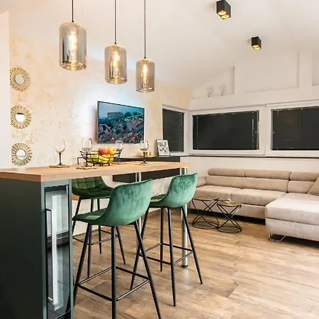 Apartment 88 - Rooftop Jacuzzi & Terrace Zadar