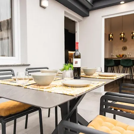 Apartment 88 - Rooftop Jacuzzi & Terrace Zadar
