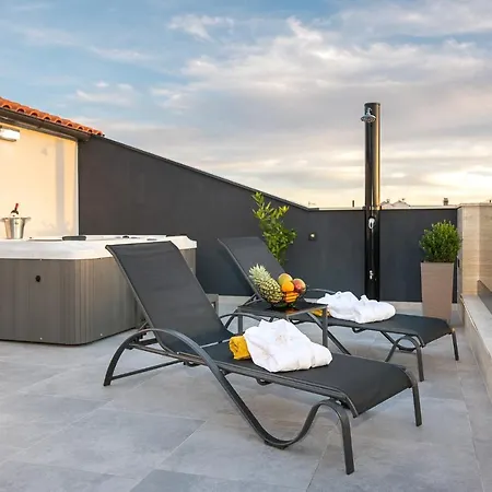 Apartment 88 - Rooftop Jacuzzi & Terrace