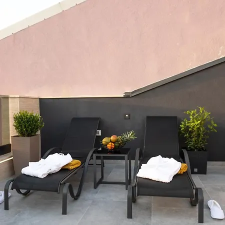 88 - Rooftop Jacuzzi & Terrace Apartament