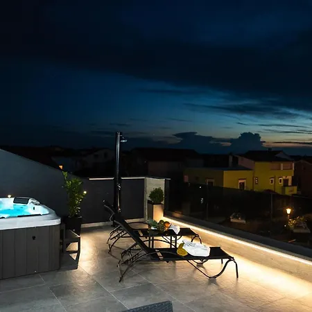 88 - Rooftop Jacuzzi & Terrace Apartment Zadar