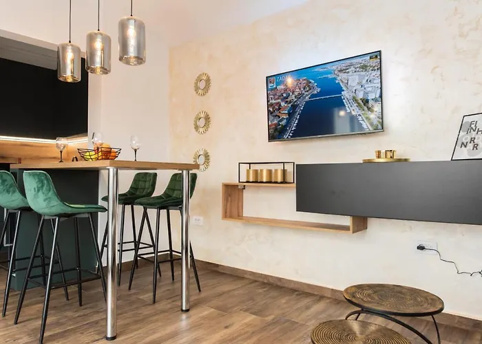 88 - Rooftop Jacuzzi & Terrace Apartment